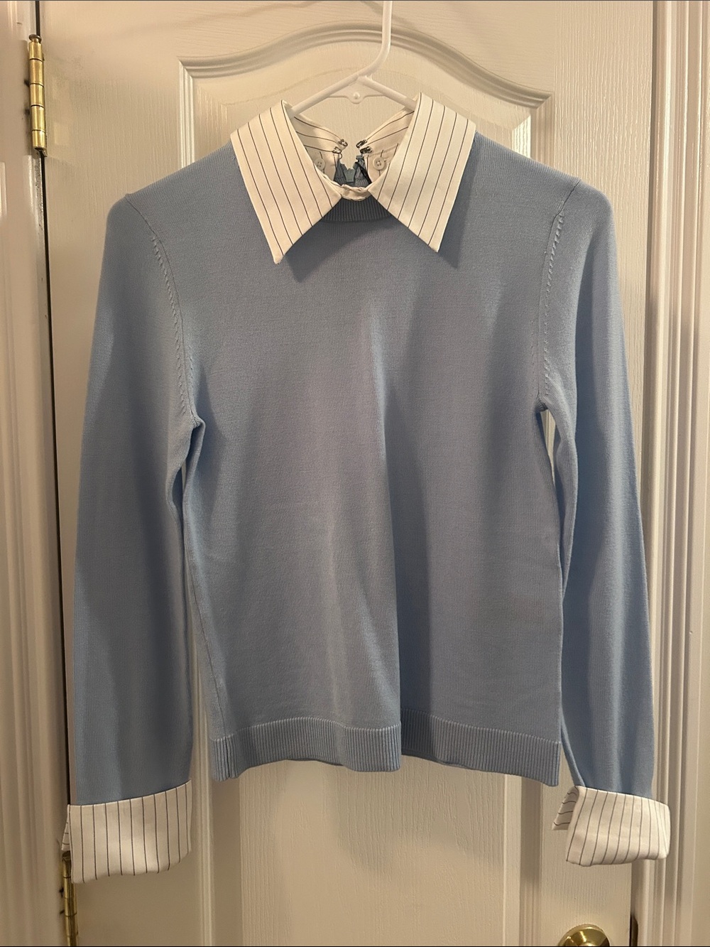Alice + Olivia Blue Crewneck Sweater with White Pinstripe Collar
CL000533705
